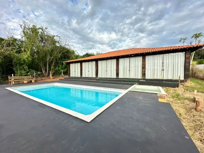 Chácara com 3 Quartos para alugar, 2600 m² por R$ 3.800/mês - Limoeiro - Londrina/PR