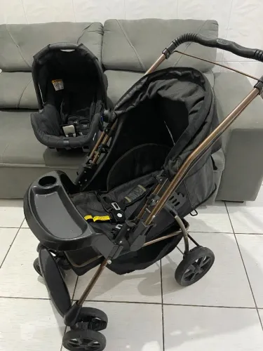 Carrinho de bebê + bebê conforto 