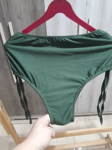 Roupa/ Biquíni de praia tamanho 50 (G1)