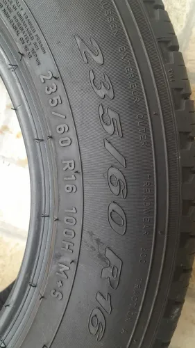 Vendo pneu Pirelli 235/60/16