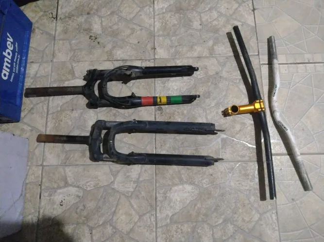Amortecedor de bicicleta e guidao