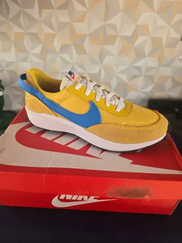 Nike Waffle Debut