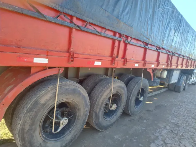 Vende-se Scania 113h 360 engatada com carreta krone 1997