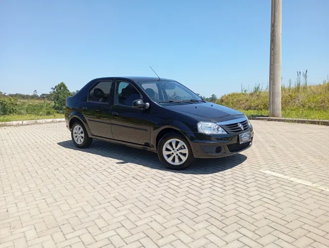 Renault Logan Expression Hi-flex 1.6 16V 4P AUT 2013