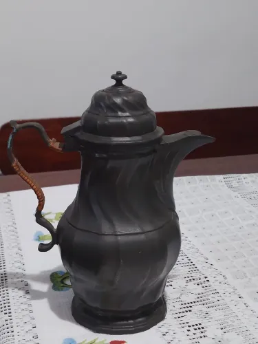 Bule de estanho lindo de ?