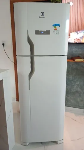 Geladeira Electrolux Frost Free semi nova pouco dias de uso 