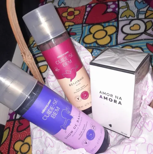 Kit boticario 3 produtos beijinho, chou de banho , e amor no ar colonia