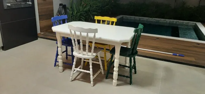 Mesa com 4 cadeiras