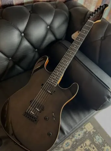 Guitarra Benson Hardy modern