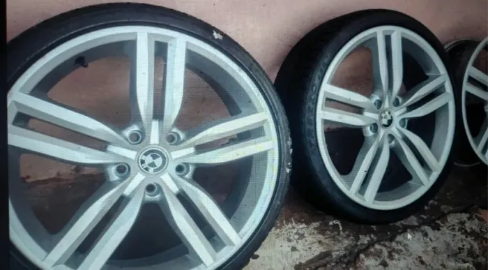 rodas aro 20 m sport 5 furos semi novas , engate original bmw