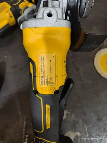Esmerilhadeira DEWALT 20V+ bateria de 5ah