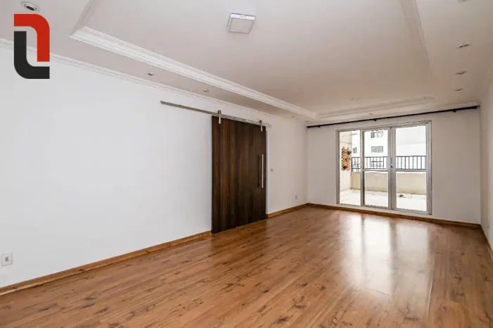 Apto Garden 103m² 3 quartos, sacada e 1 vaga no Batel