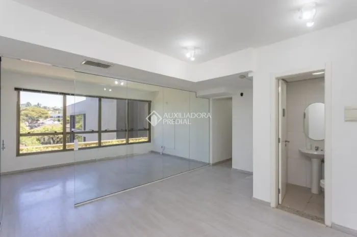 Sala com 54 m², piso porcelanato, localização privilegiada,