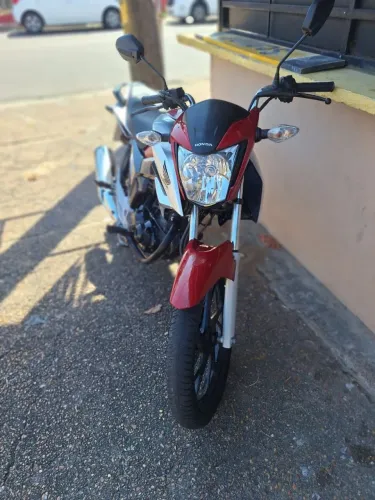 Moto Honda CG 160 revisada 2024/2025