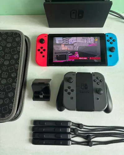 Nintendo Switch V1 + 4 Joy-Cons + Case e Acessórios Originais