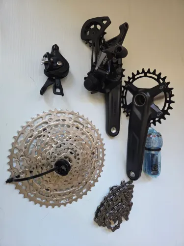 Kit shimano deore 12v m6100 com câmbio xt m8100 (retirado de uma bike nova) 
