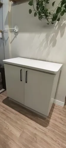 Cômoda em mdf branco + 2 prateleiras