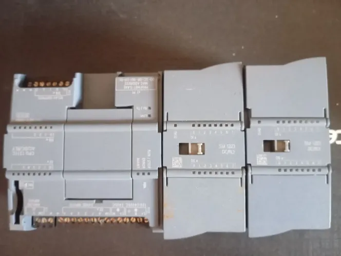 CLP Siemens S7 1200 com 2 cartões auxiliar