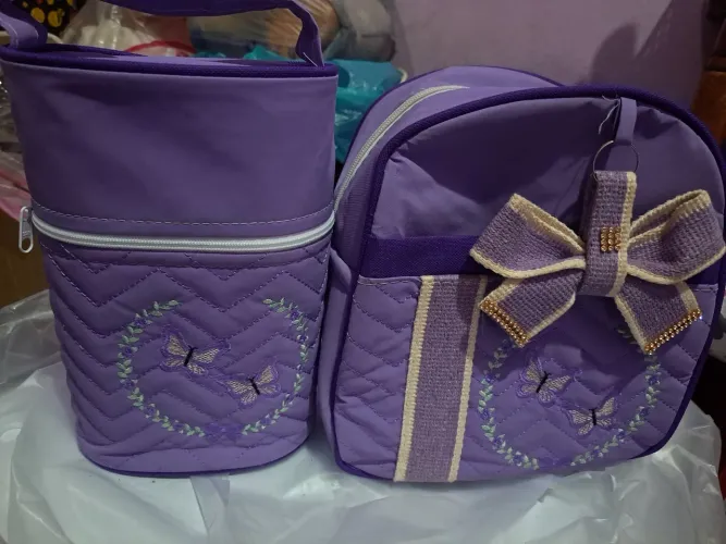 Porta mamadeira e mochila pra bebê