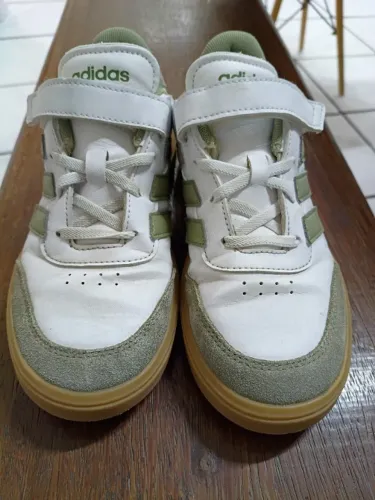 Tênis Adidas 
