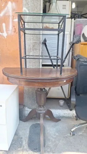 Mesa dobrável antiga Madeira maciça com avaria.