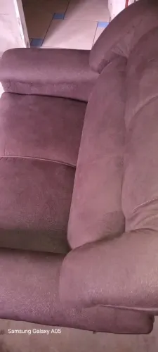 Sofá de dois lugares confortável