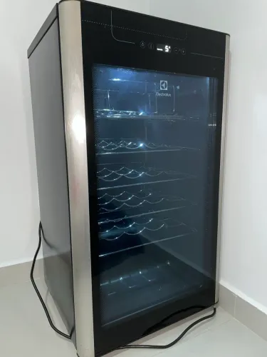 Adega de Vinho Climatizada 29 Garrafas Electrolux