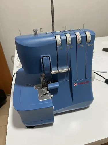 Máquina overloque doméstica 