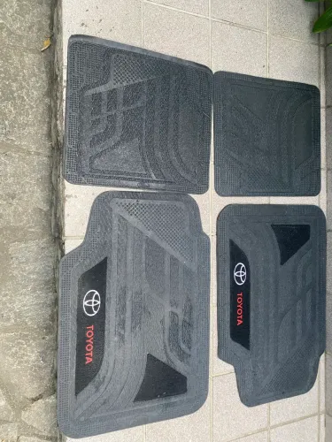 Tapetes SW4 seminovos