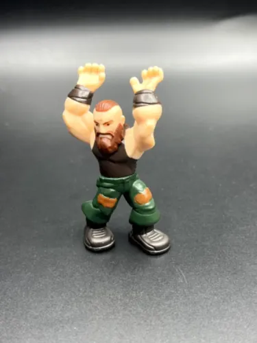 BONECO MINIATURA WWE MICRO MANIAX BRAUN STROWMAN 7CM