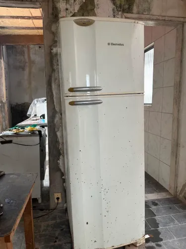 Geladeira Electrolux DF36 Frost Free