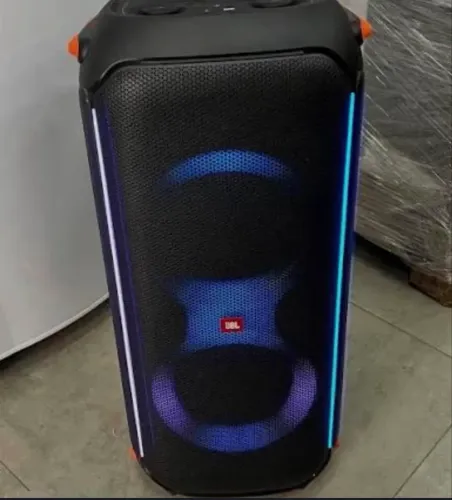 Vende-se jbl 710. Zerinha, sem nenhuma marca de uso. Com caixa e todos os acessórios. 