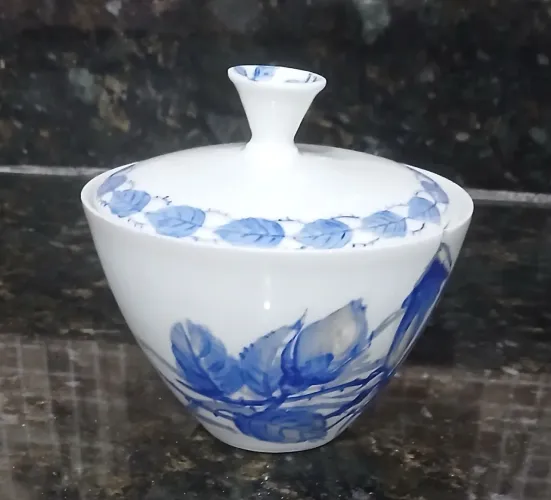 Potinho de porcelana antigo