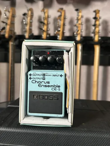 Pedal boss CE-5