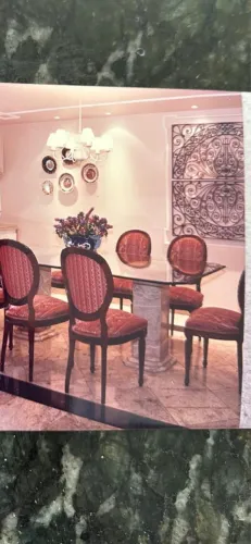Mesa com 10 cadeiras