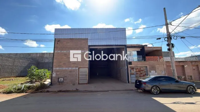 Galpão para Aluguel Jardim Olímpico | Montes Claros/MG, 250m²