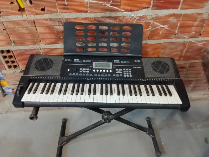 Teclado usado revas
