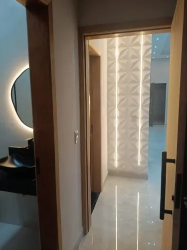 linda casa á venda com 3 quartos sendo uma suíte e na área externa com piscina e churrasqu