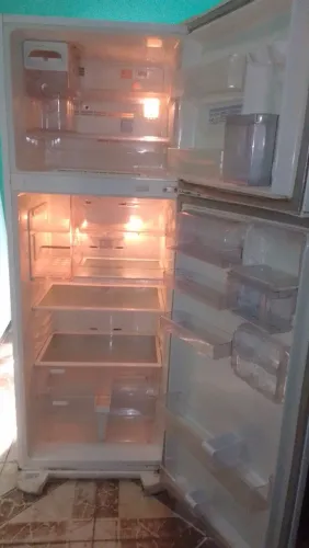 Geladeira frosfree gelando bem 