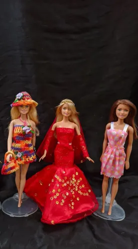 Lote 3 bonecas barbies (03) 