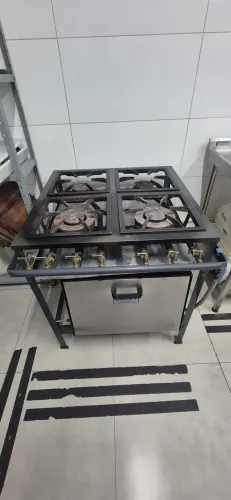 Fogão industrial com forno