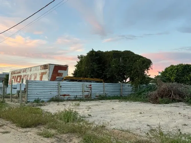 LOTE NA PRAIA DE GURIRI 