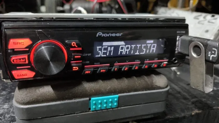 Rádio Pionner MVH_ 078UB