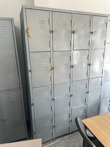 Roupeiro de aço 16 portas chapa pesada reformado