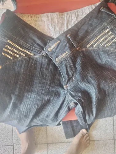 Vendo calça feminina CKZ
