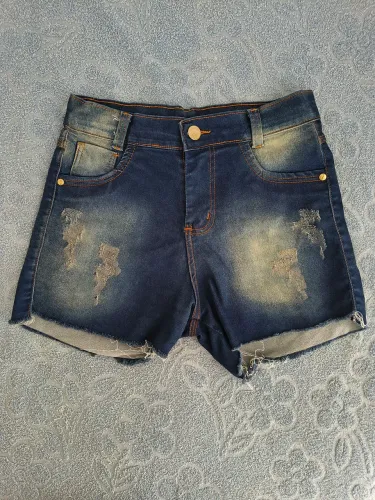 Short Jeans de Lycra Lavagem Escura com Mesclados e Rasgos