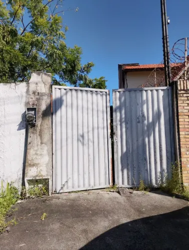 Vendo um pequeno lote 3de frente e 20 de fundo. Da pra construir um excelente duplex