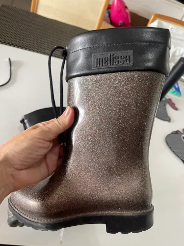 Bota Melissa gliter TAM 30 calça até quase 33