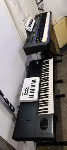 Vende- se teclado Korg M1 e piano digital sp-20 
