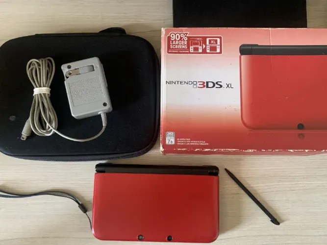 Nintendo 3DS XL Red/Black - CIB